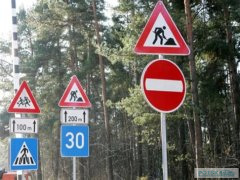 Новые дорожные знаки в Дергачах подверглись вандализму