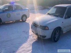 Водителю и пассажирам выписали штраф за танцы на дороге в области Абай