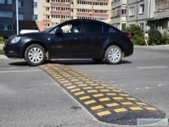 Необычный лежачий полицейский на улице Рылеева в Калуге