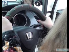 Опасность зимней одежды за рулем