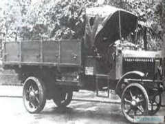 Первый заряд электрического грузовика в движении в США