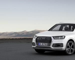 Видео нового Audi Q7 e-tron 3.0 TDI quattro 2016