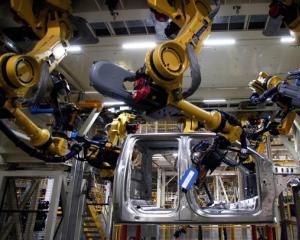 Ford перестроил самый большой завод за 8 недель