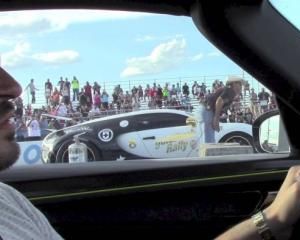 Кто быстрее Porsche 918 Spyder или Bugatti Veyron SS