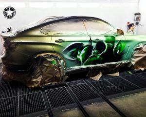 Немецкий художник изобразил Халка термохромовой краской на BMW X6