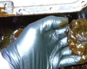 Замена моторного масла в машине, которая стояла 50 лет без движения