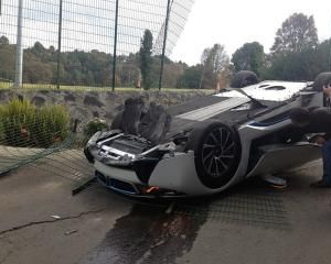 Журналист разбил новый BMW i8