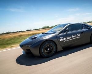 BMW показала развитие водородного двигателя