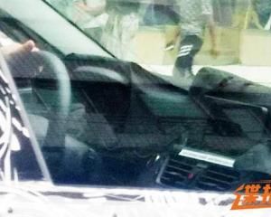 BMW продолжает тестировать седан Series-1 в Китае и на этот раз мы покажем фото интерьера.