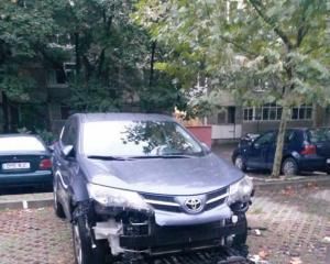 Собаки оторвали бампер у Toyota RAV4