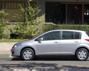 Nissan отзывает 320000 Versa (Tiida, Note) из-за коррозии пружин