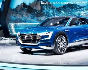 Электрический кроссовер Audi E-Tron Quattro хочет составить конкуренцию Tesla