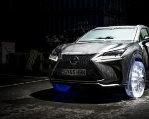 Компания Lexus выпустила специальную ледяную версию NX 300h