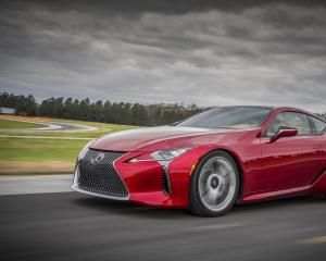 Lexus официально представила LC 500
