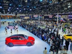 Китайский экспорт бензиновых автомобилей растет на фоне перехода на электромобили