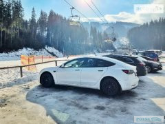Tesla внедряет новую подписочную модель для FSD
