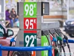 Незнакомец похитил бензин из автомобилей в Воронеже