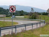 Необычные дорожные знаки предупреждают водителей в Китае